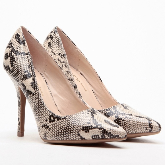 Wild Diva Shoes - Morgan Taupe Snakeskin Pointed Toe Pump Wild Diva Shoes - Morgan Taupe Snakeskin Pointed Toe Pump